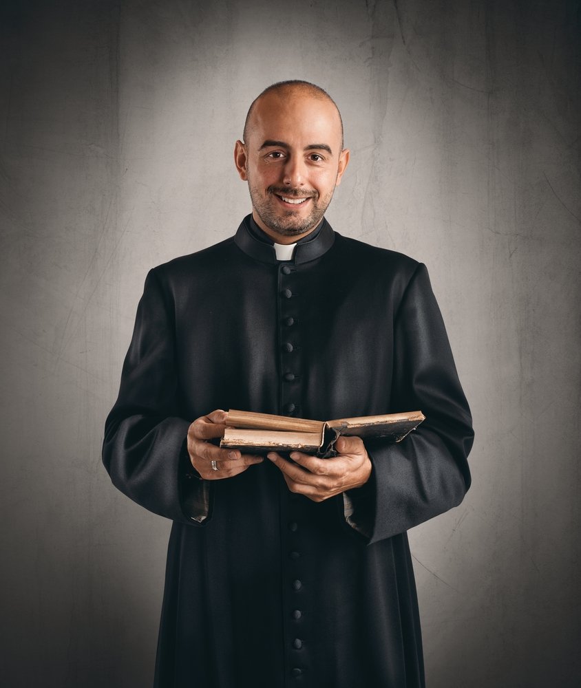 The thief told the priest that he had robbed a holy man. | Photo: Shutterstock