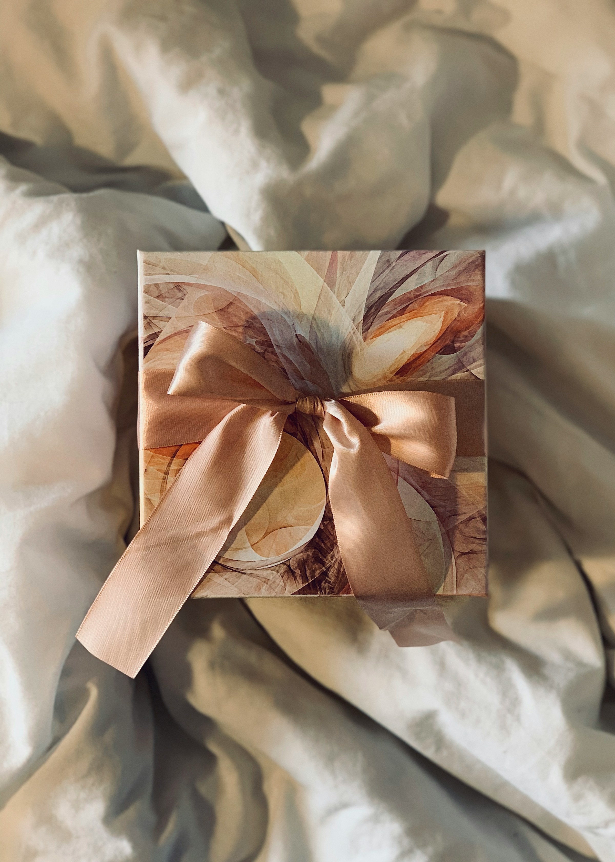 A gift box with a bow | Source: Pexels