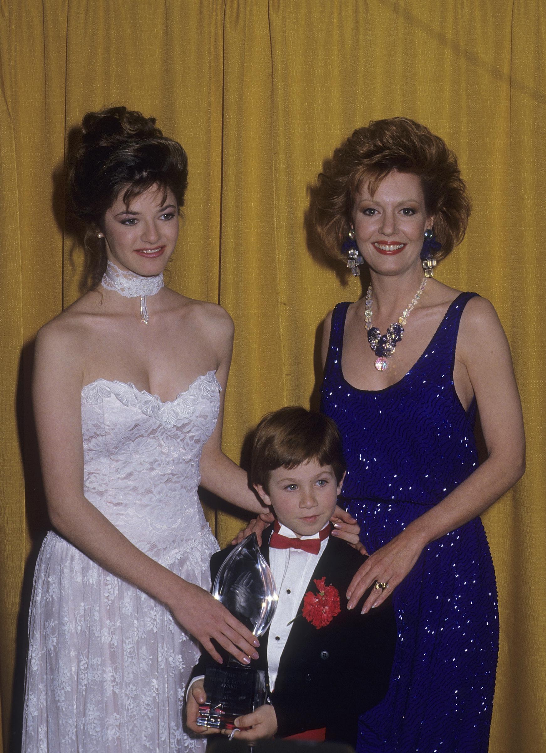 Actress Andrea Elson, actress Anne Schedeen and actor Benji Gregory attend the 13th Annual People's Choice Awards on March 15, 1987 at the Santa Monica Civic Auditorium in Santa Monica, California | Source: Getty Images