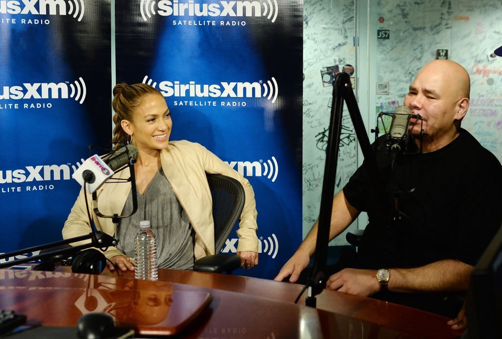 Jennifer Lopez speaks with rapper Fat Joe in the SiriusXM Studios on May 13, 2014 in New York City | Photo: GettyImages