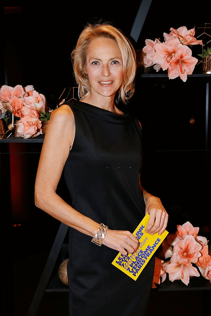 PARIS, FRANCE - 07 DÉCEMBRE : L'actrice Alexandra Vandernoot assiste au dîner de charité "LINK for AIDES" lors de l'exposition "Art is Hope" à la Place Vendôme le 7 décembre 2015 à Paris, France. | Photo : Getty Images