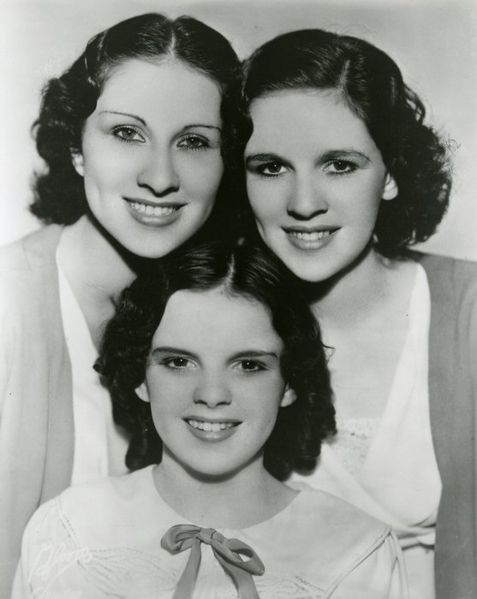 The Garland Sisters. I Image: Wikimedia Commons.