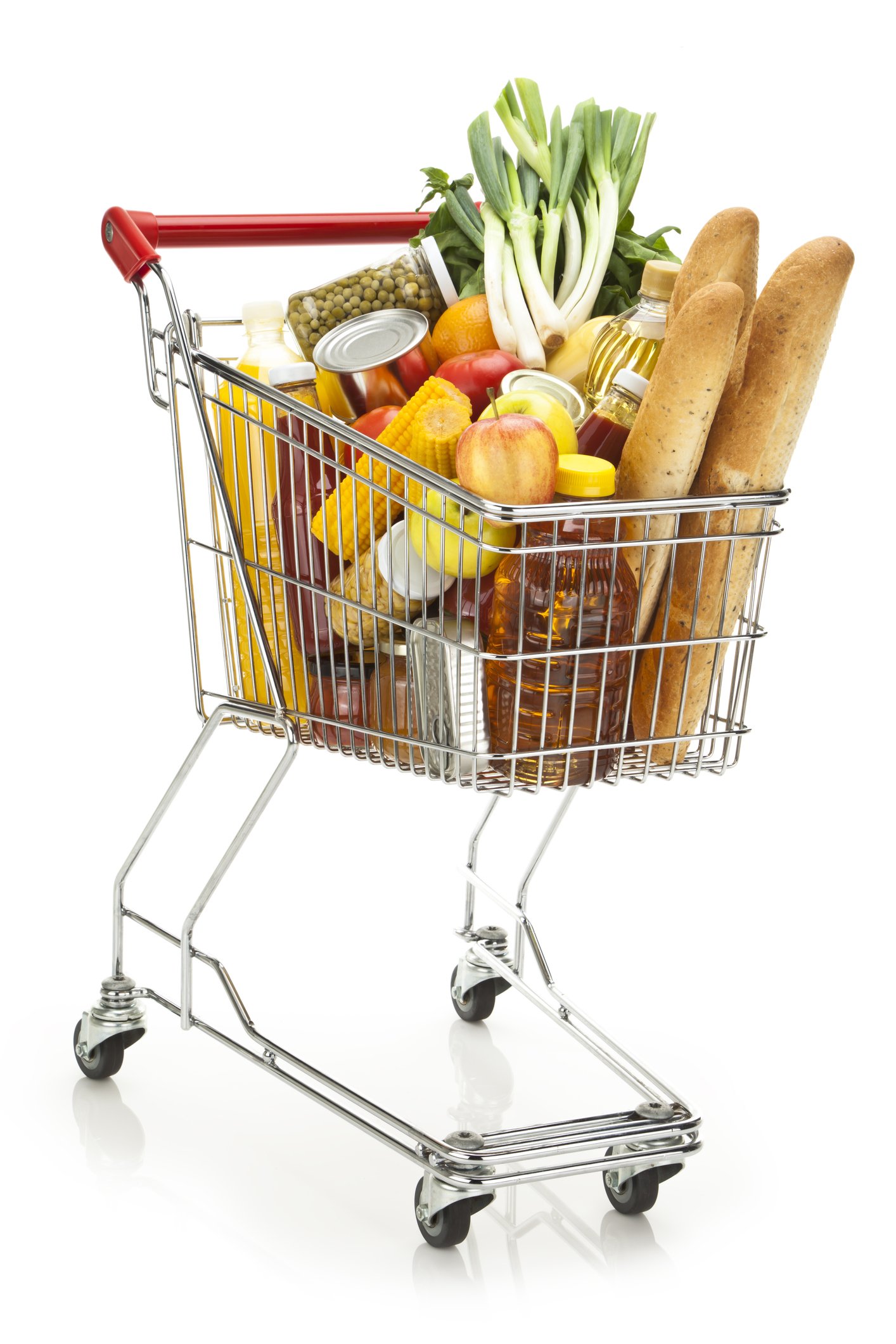 Panier rempli de choix de produits d'épicerie | photo : Getty Images
