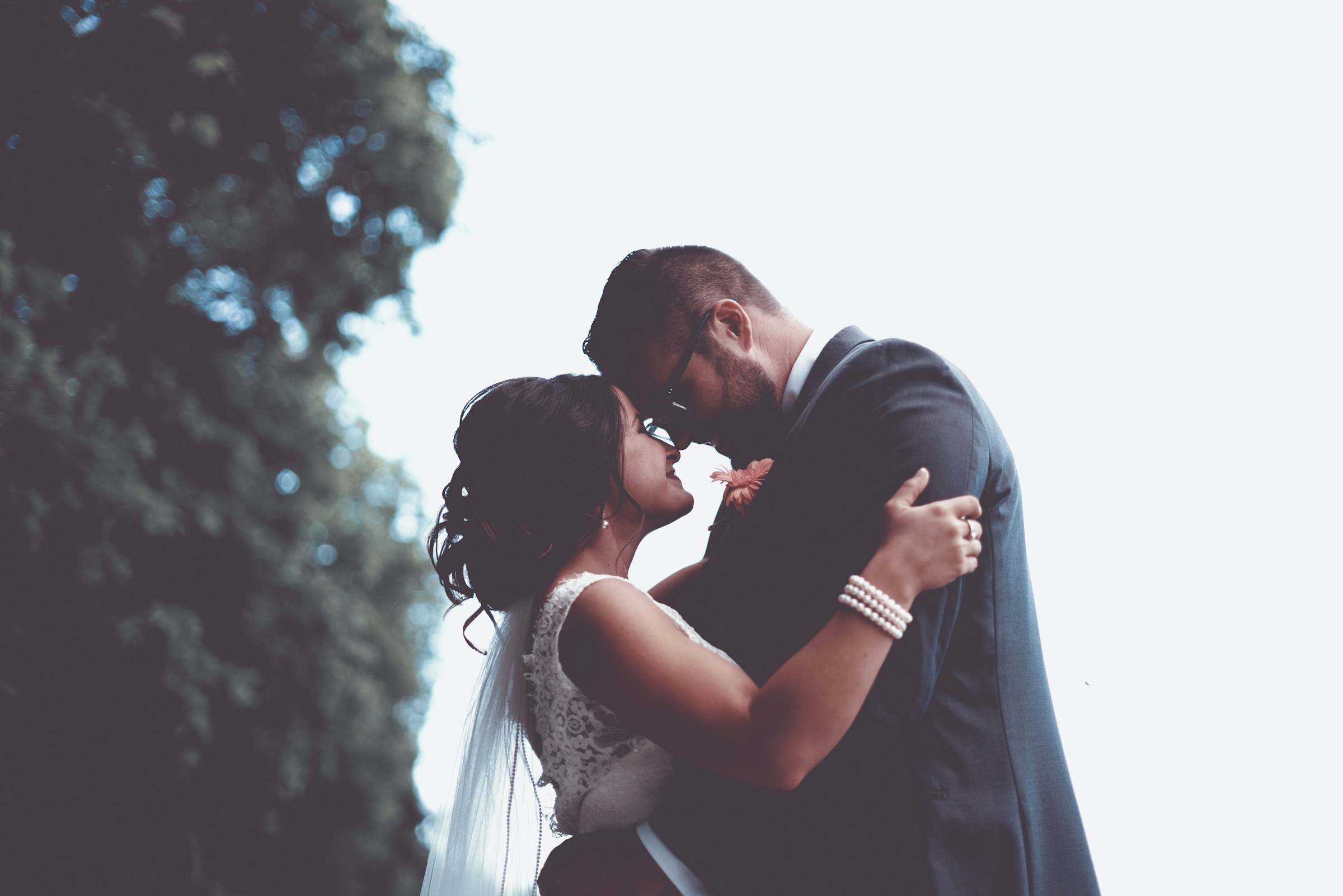 A bride and groom embracing | Source: Unsplash