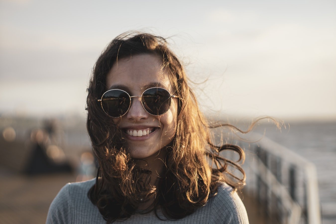 Une femme avec un joli sourire. l Source : Unsplash