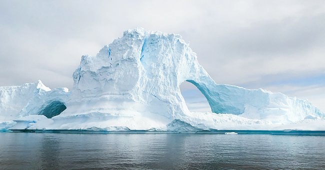 A photo of a giant iceberg. | Photo: Unsplash