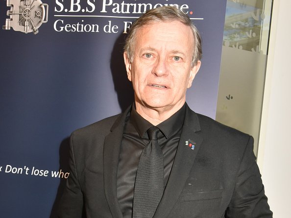 L'acteur/réalisateur Francis Huster assiste à la conférence de presse de Citestars à SBS Patrimoine. | Photo : Getty Images
