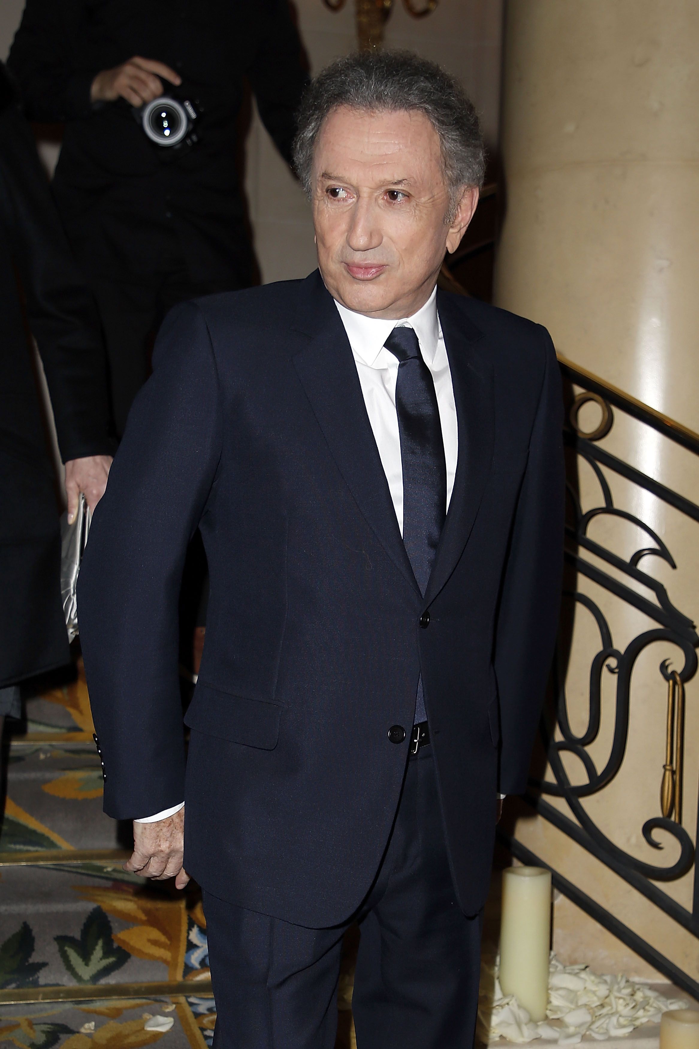 Michel Drucker au Four Seasons Hotel George V le 13 mars 2017 à Paris, France. | Photo : Getty Images