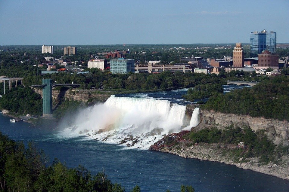 A landscape view of the Niagara Falls. | Photo: Pixabay