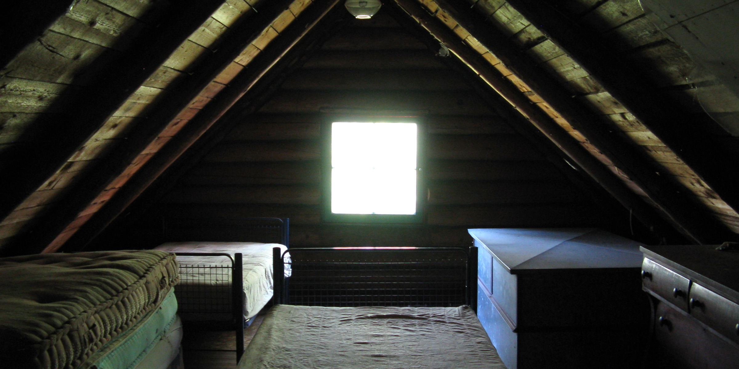 A window in an attic | Source: Flickr