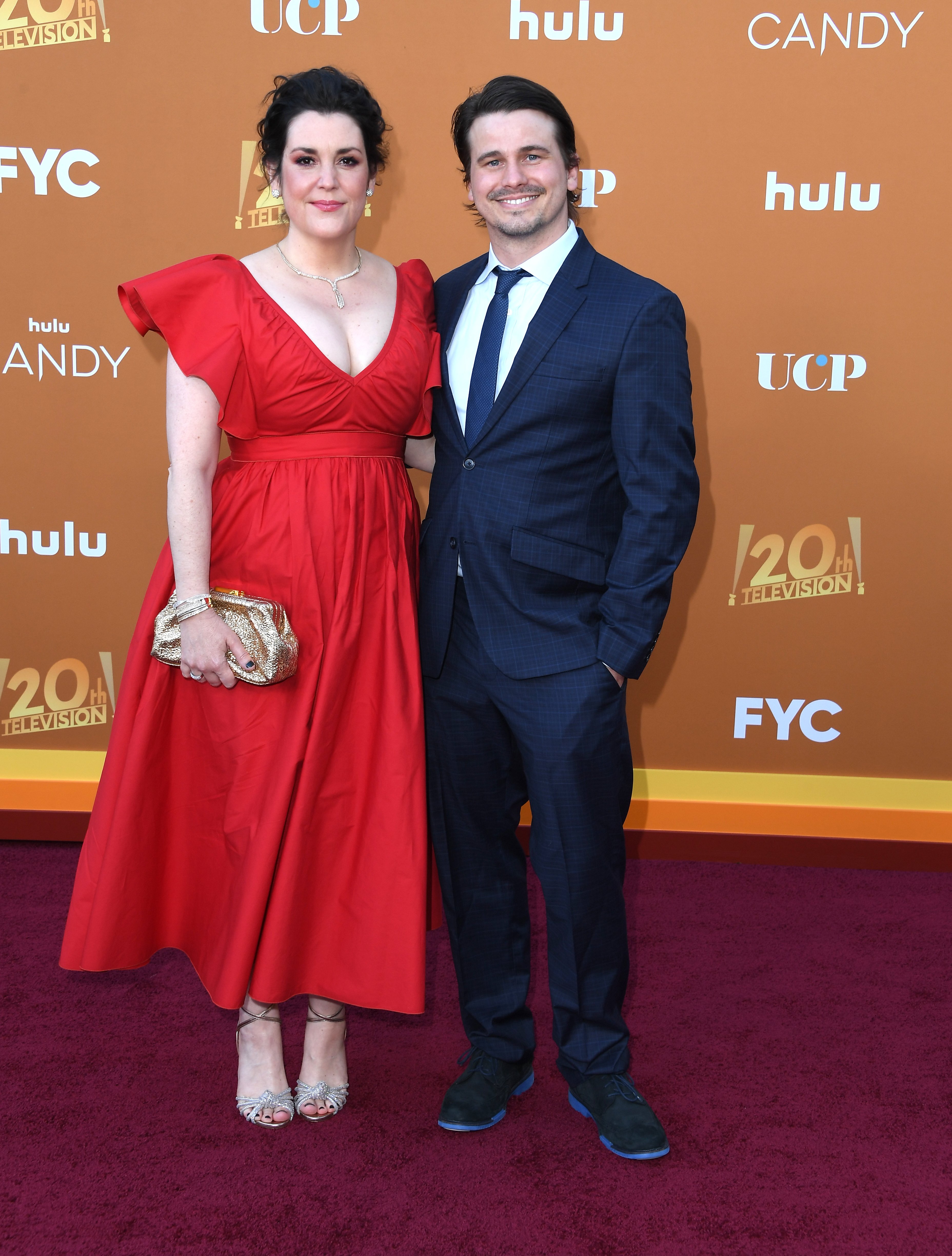 Melanie Lynskey and her husband Jason Ritter attending the Los Angeles Premiere FYC Event For Hulu's "Candy" on May 09, 2022 at the El Capitan Theatre, Los Angeles, California. | Source: Getty Images