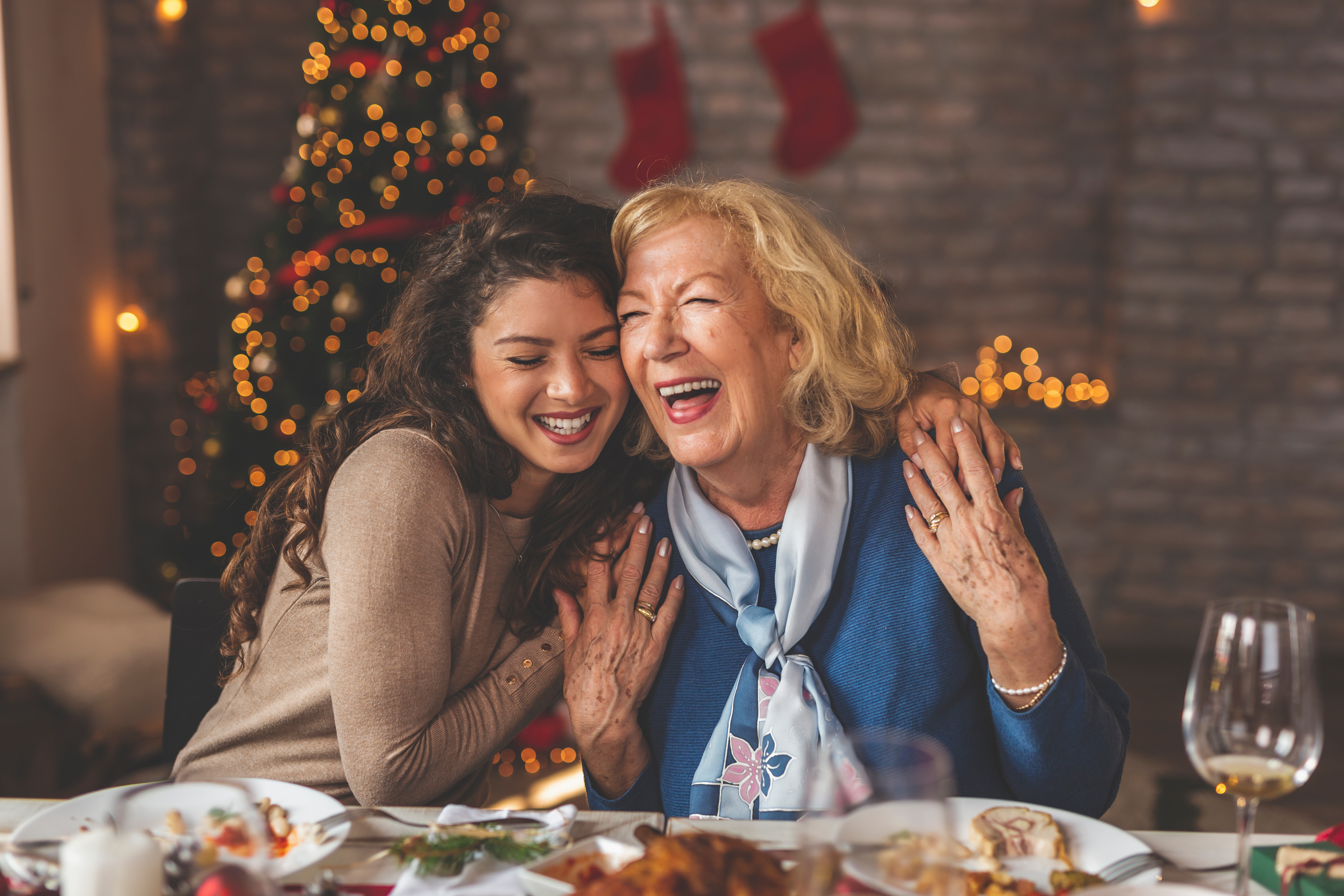A young woman hugging her mom on Christmas | Source: Shutterstock