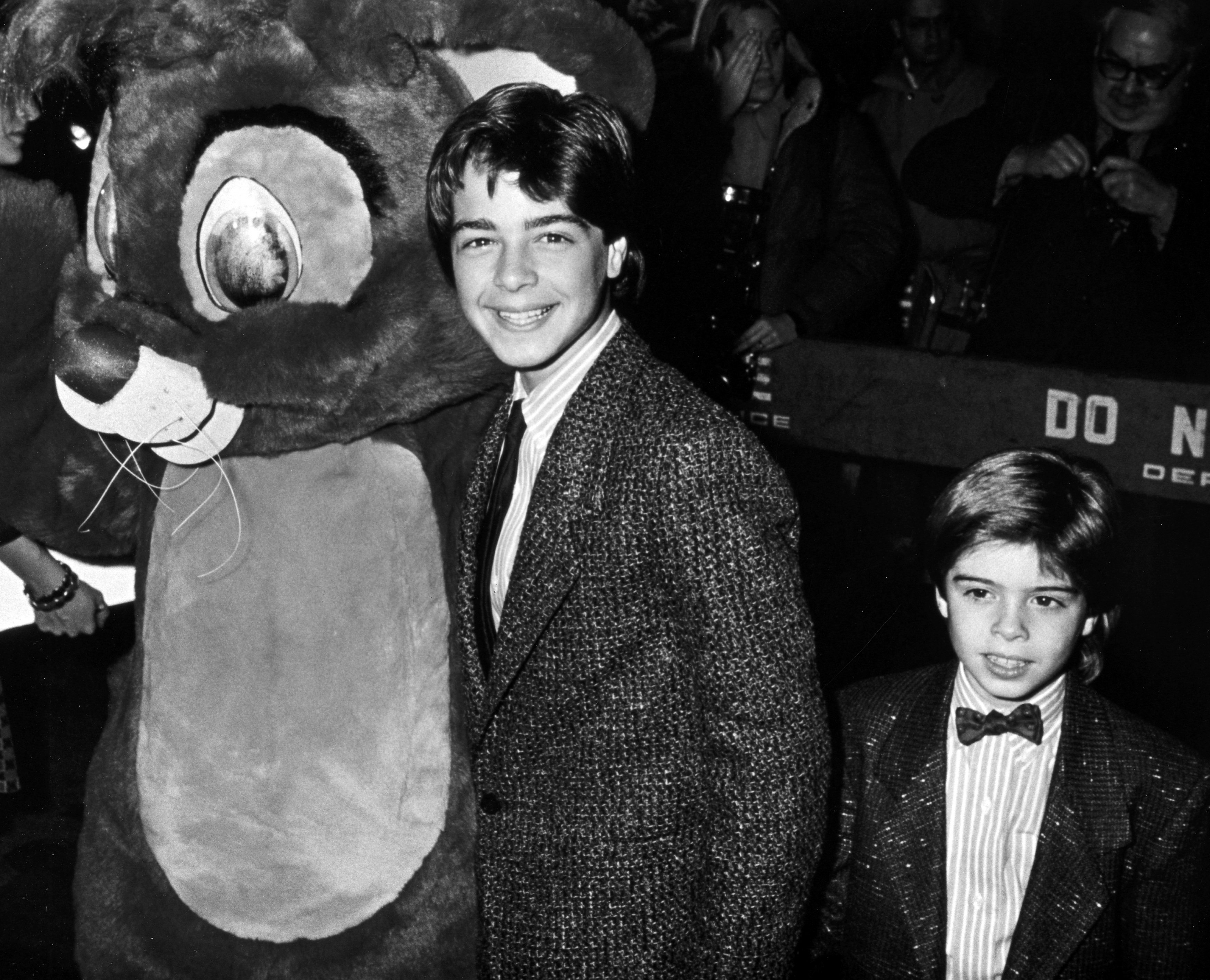 The siblings at the Los Angeles premiere of "Oliver & Company," 1988 | Source: Getty Images