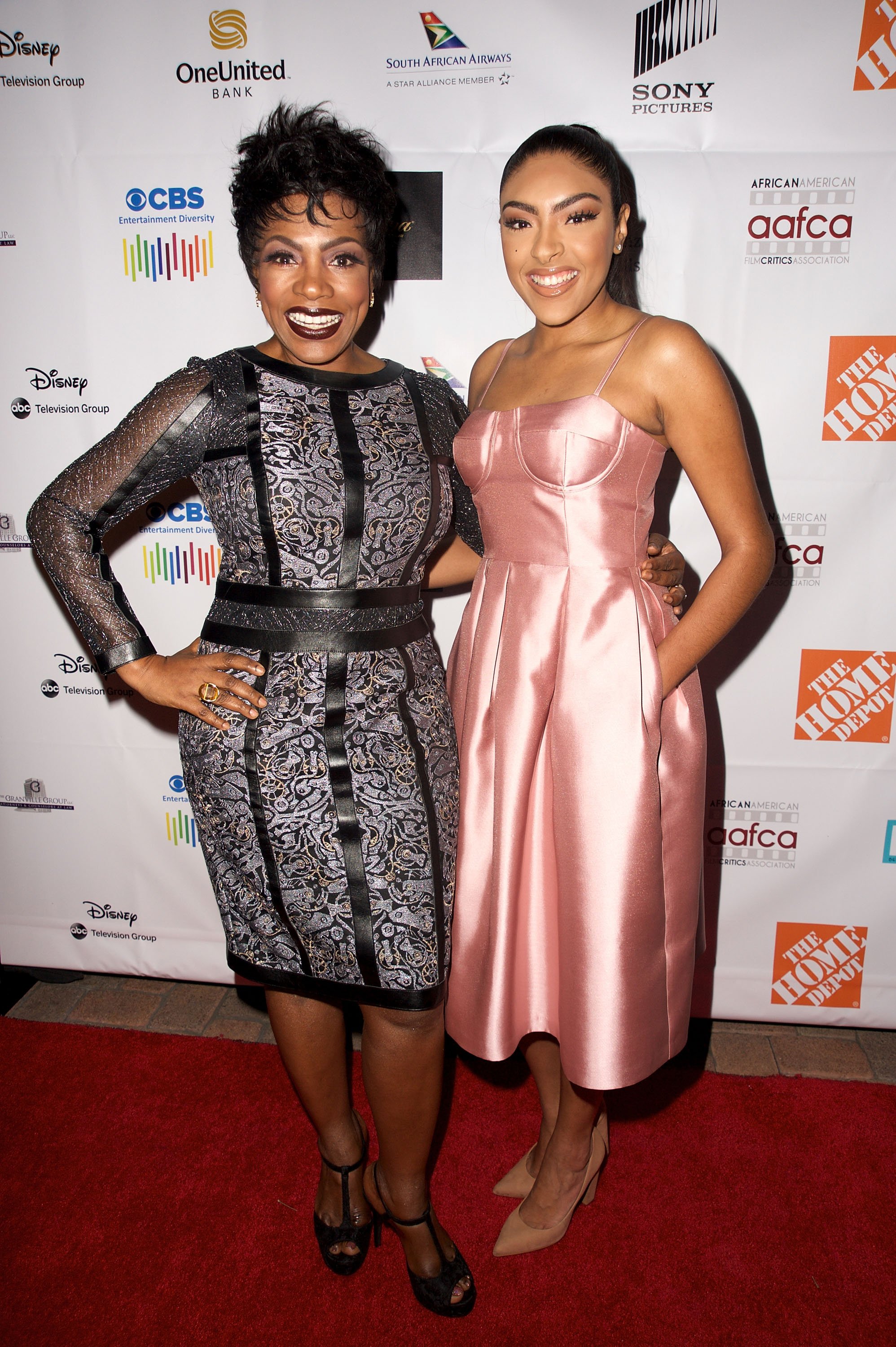 Sheryl Lee Ralph and Ivy-Victoria Maurice at the 7th Annual AAFCA Awards on February 10, 2016, in California | Source: Getty Images