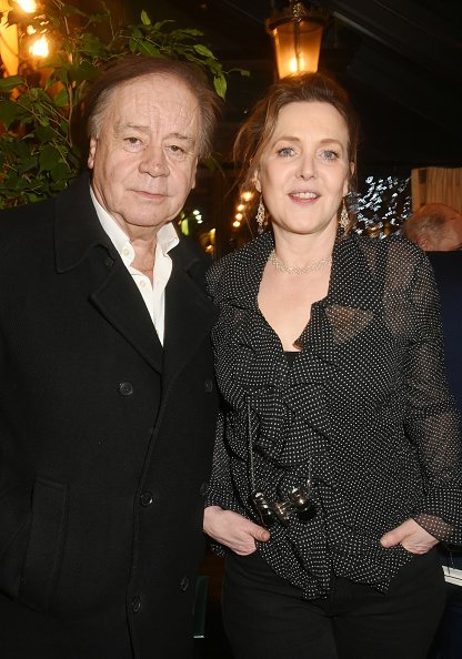 Daniel Lauclair et l'actrice Agnès Soral assistent à l'Hommage à "Jean Pierre Mocky 70 ans de Cinéma" aux Deux Magots le 09 décembre 2019 à Paris, France. | Photo : Getty Images Daniel Lauclair et l'actrice Agnès Soral assistent à l'Hommage à "Jean Pierre Mocky 70 ans de Cinéma" aux Deux Magots le 09 décembre 2019 à Paris, France. | Photo : Getty Images