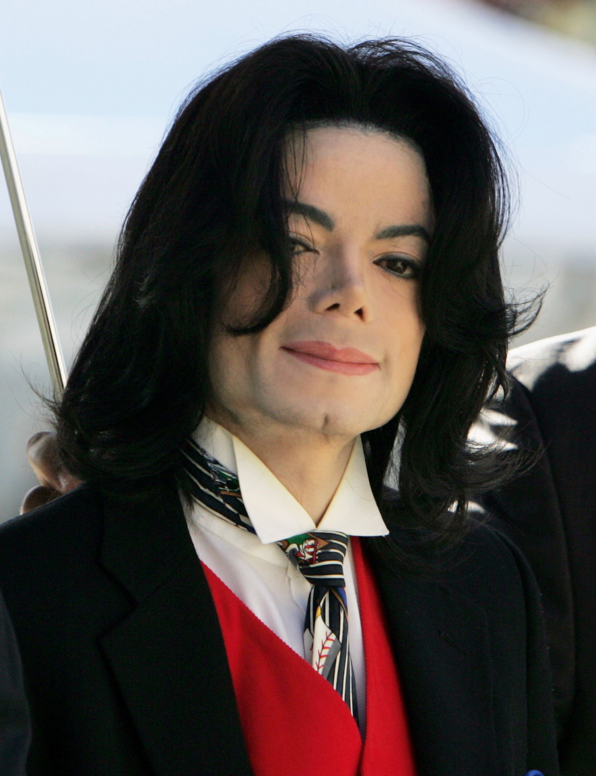 Michael Jackson at the Santa Barbara County courthouse in Santa Maria, California | Photo: Justin Sullivan/Getty Images
