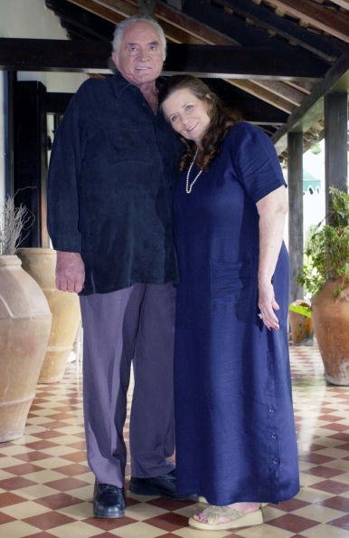 Johnny Cash and June Carter Cash on the set of CMT INSIDE FAME at their home in Jamaica in 2002. | Photo: Getty Images
