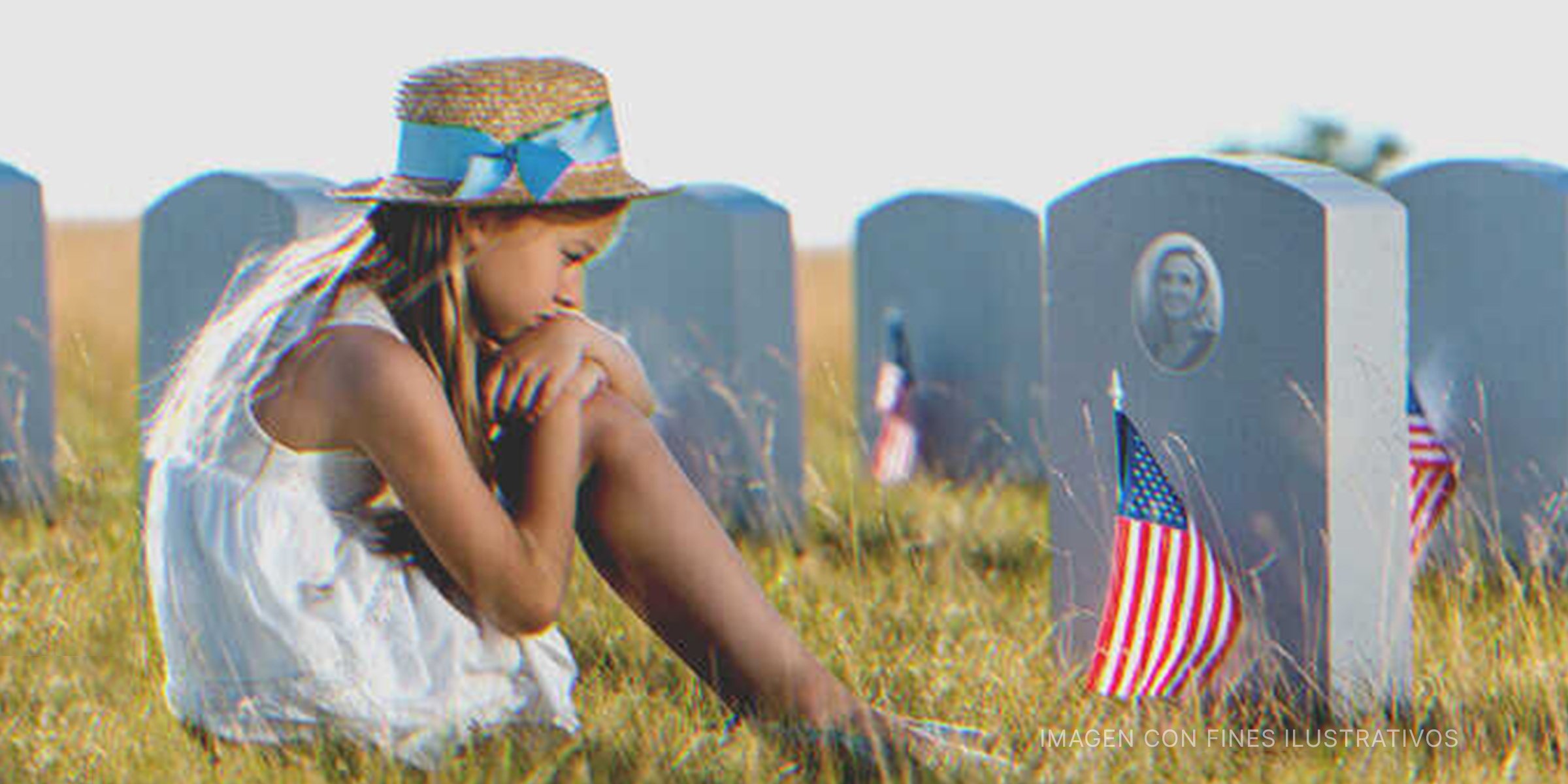 Niña sentada ante una lápida | Foto: Shutterstock 