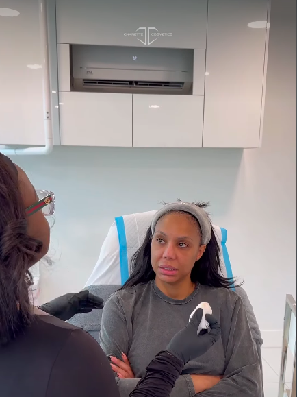 The physician explaining the Botox procedure to Tamar Braxton. | Source: Instagram/charettecosmetics
