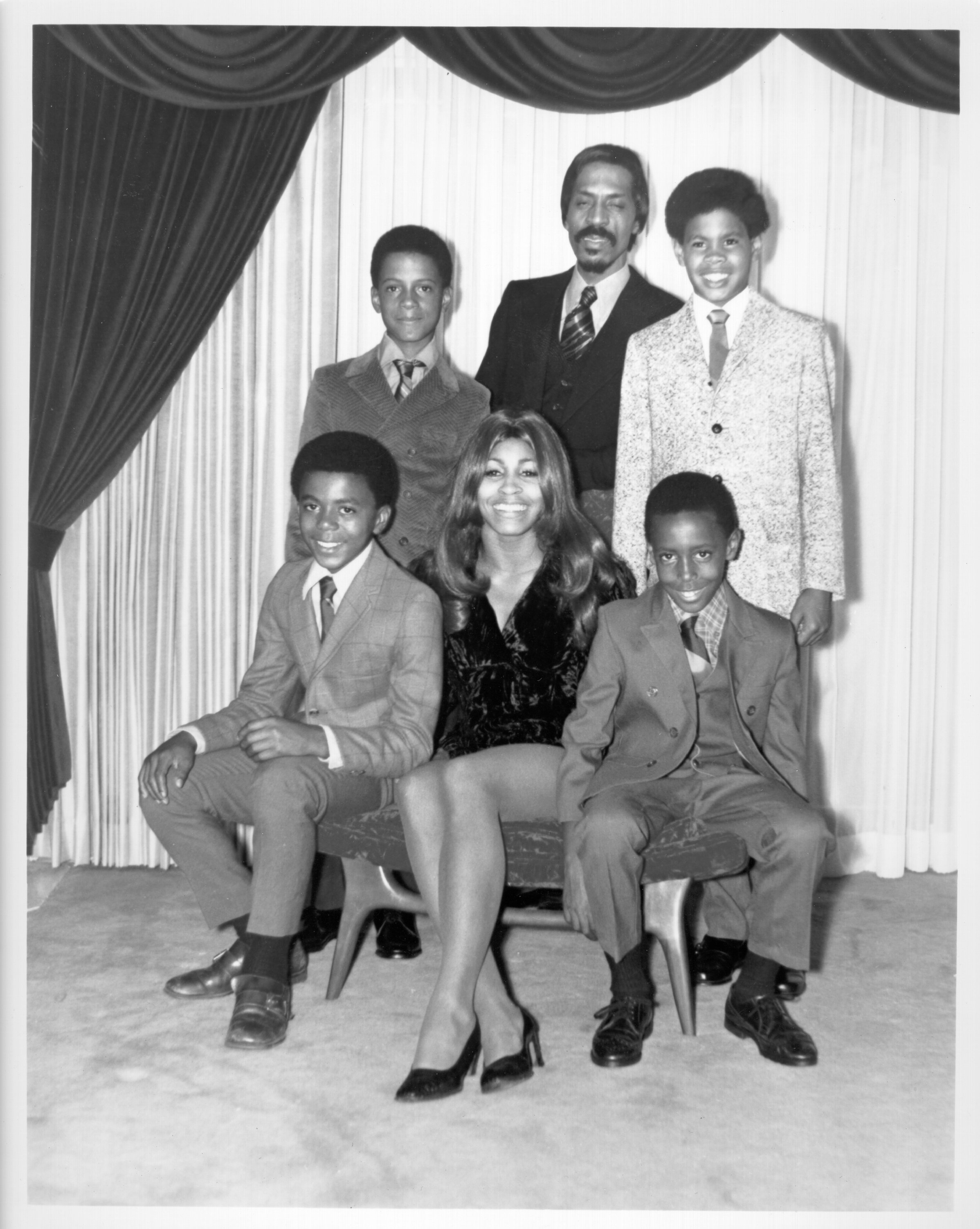 Musicians Ike and Tina Turner pose for a portrait with their son and step-sons. From bottom left: Michael Turner, Ike Turner, Jr., Ike Turner, Craig Hill, and Ronnie Turner in 1972 ┃Source: Getty Images