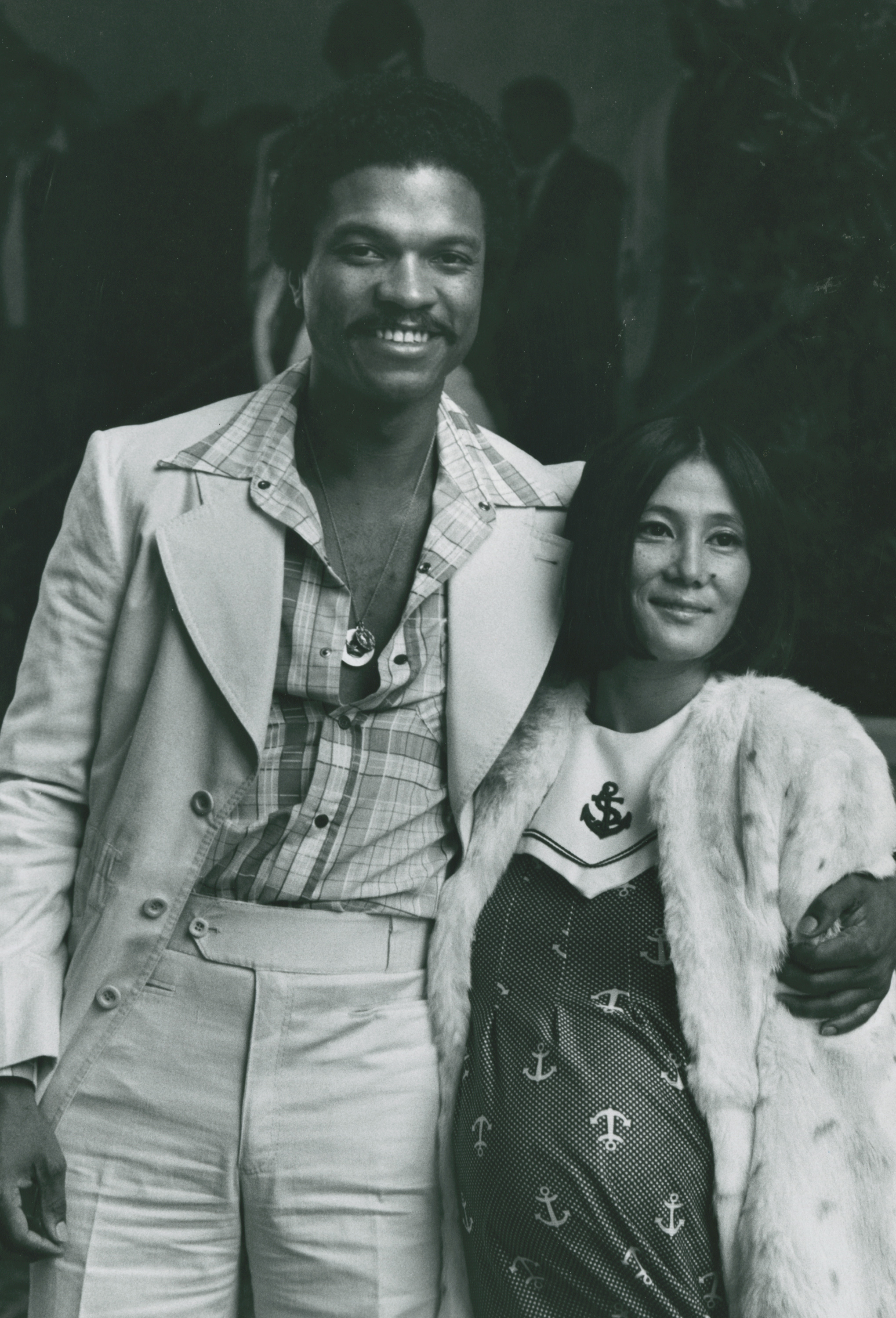 Billy Dee Williams and Teruko Nakagami at "Variety Club Salute to Frank Yablans" on March 28, 1973, in Beverly Hills, California. | Source: Getty Images
