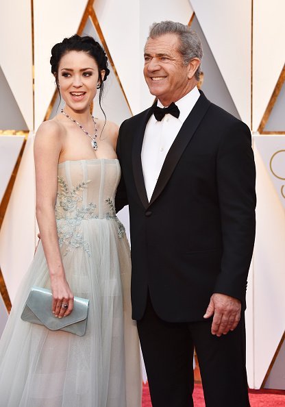 Rosalind Ross (L) and actor/director Mel Gibson attend the 89th Annual Academy Awards at Hollywood & Highland Center on February 26, 2017, in Hollywood, California. | Source: Getty Images.