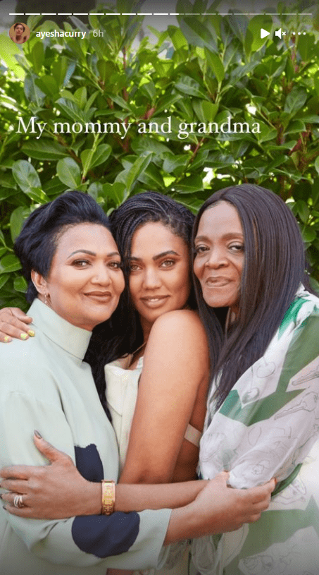 Ayesha Curry's Instagram story featuring her mom Carol and grandmother Gwen. | Photo: Instagram.com/ayeshacurry