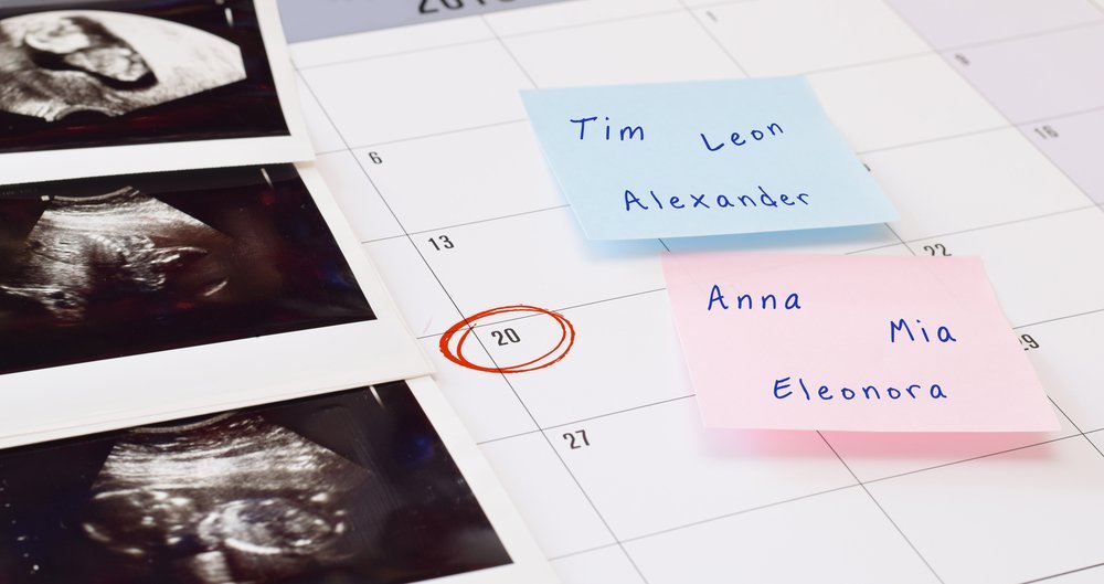 List of names next to ultrasound pics. | Photo: Shutterstock