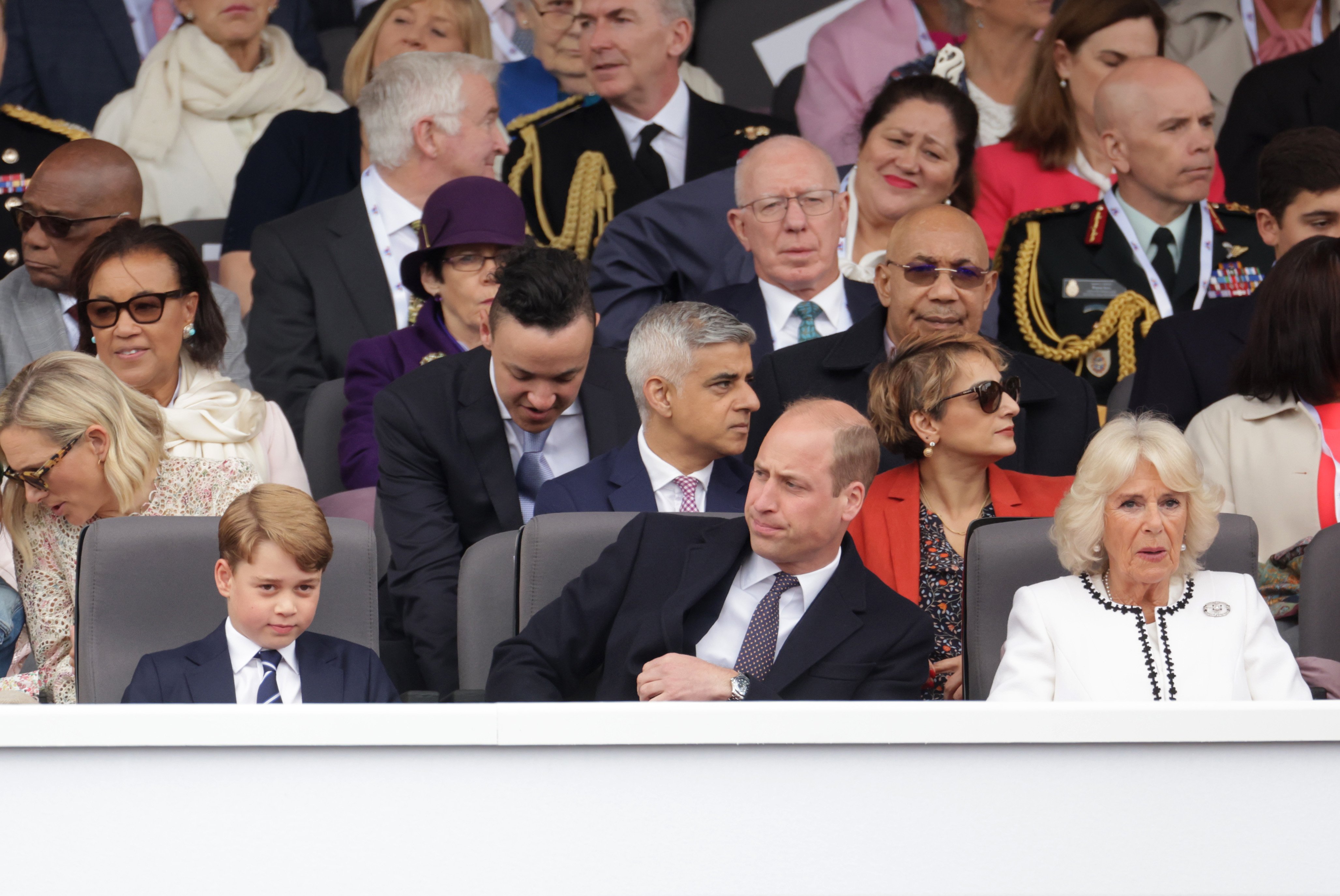 Prinz William, Prinz George und Königingemahlin Camilla in London 2022. | Quelle: Getty Images