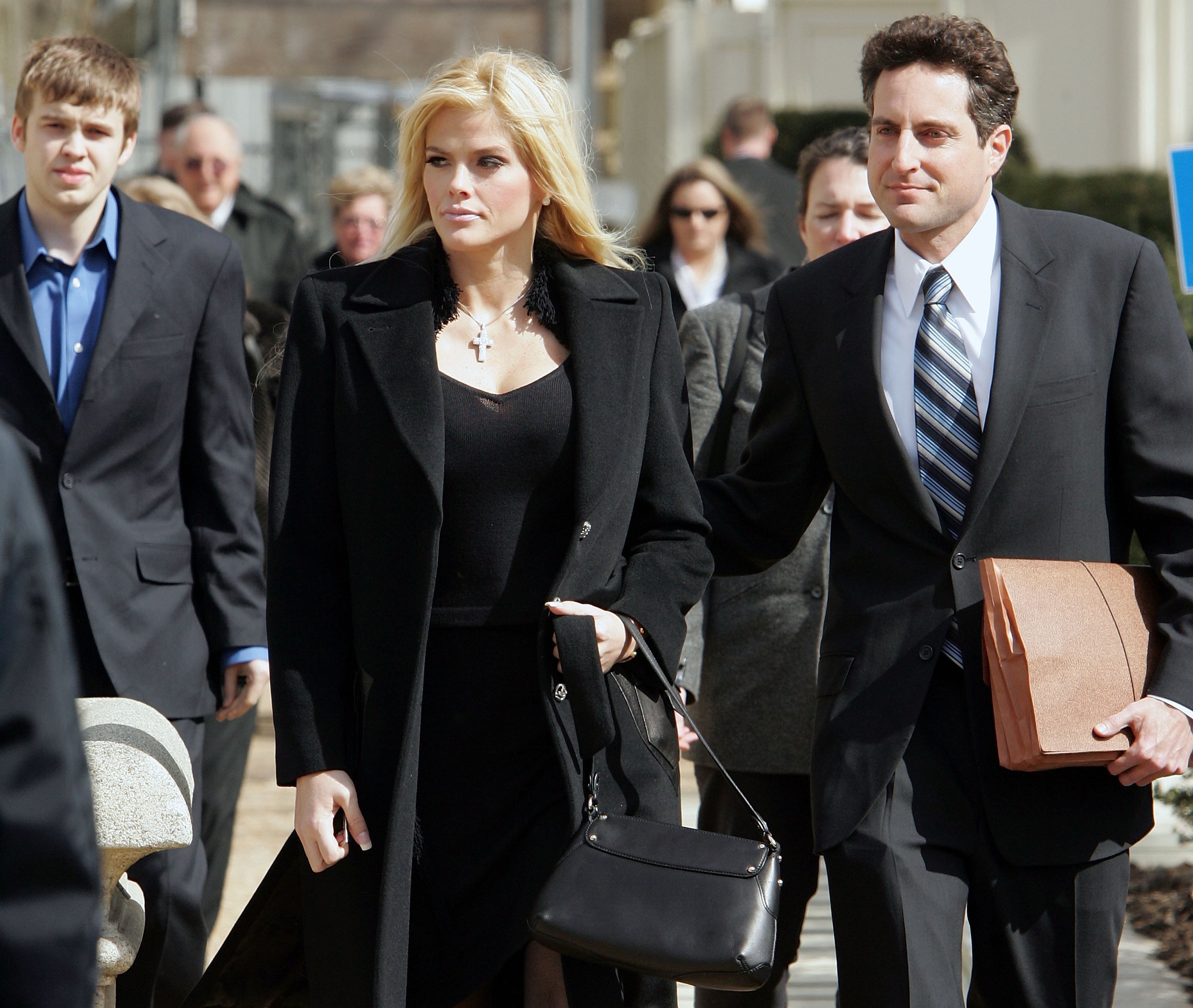 Anna Nicole Smith and Howard Stern at the U.S. Supreme Court on February 28, 2006, in Washington | Source: Getty Images