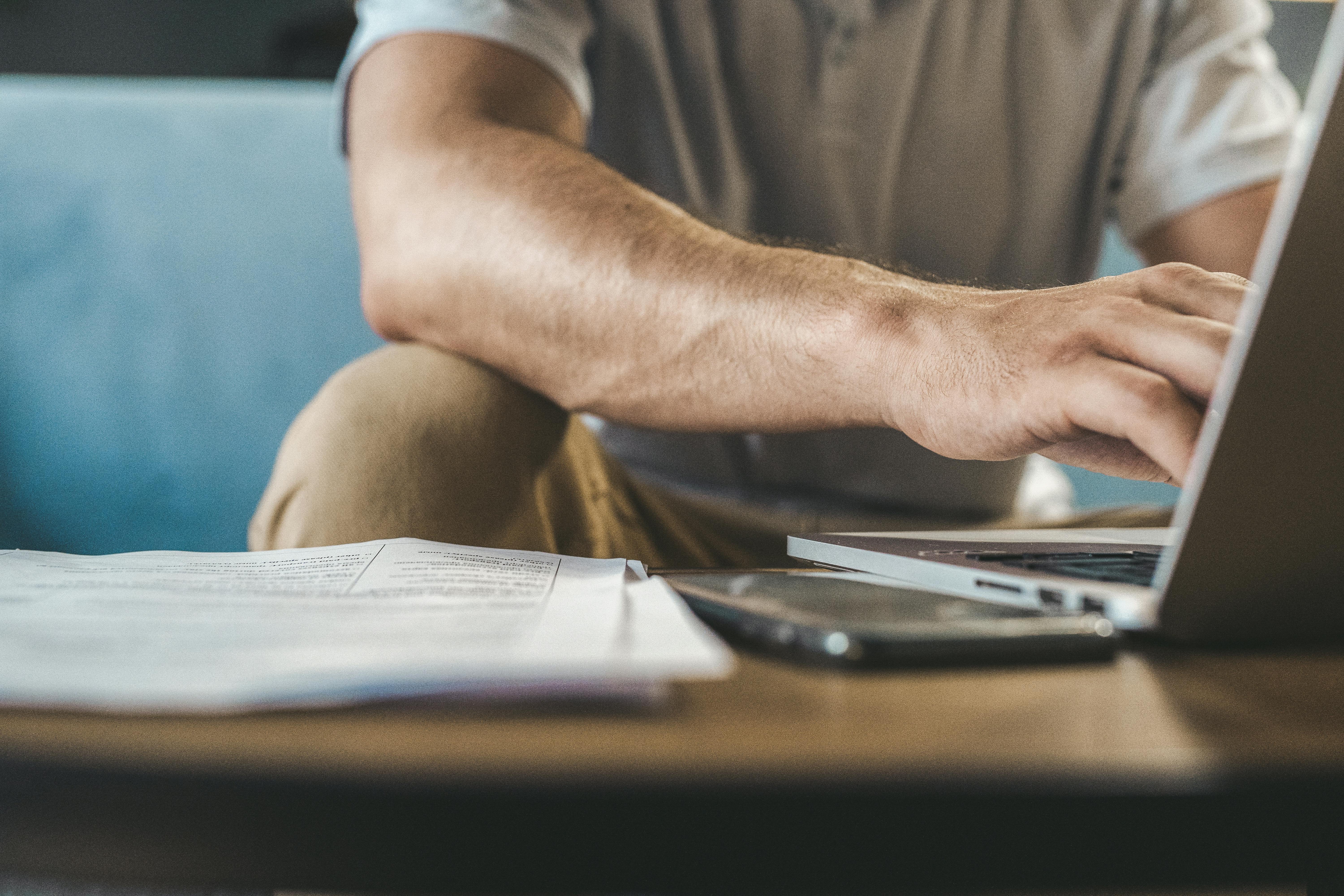 A man using a laptop | Source: Pexels