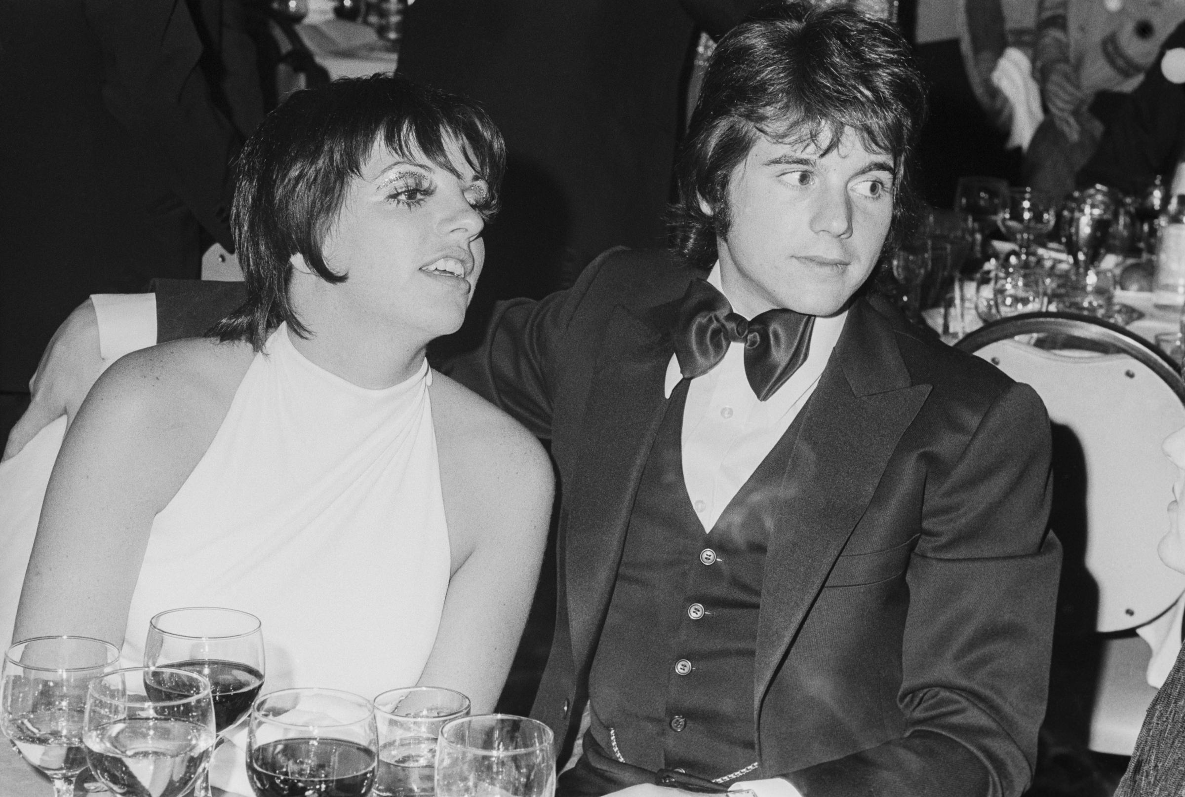 Liza Minnelli and Desi Arnaz, Jr. at a black tie event, circa 1970, in New York | Source: Getty Images