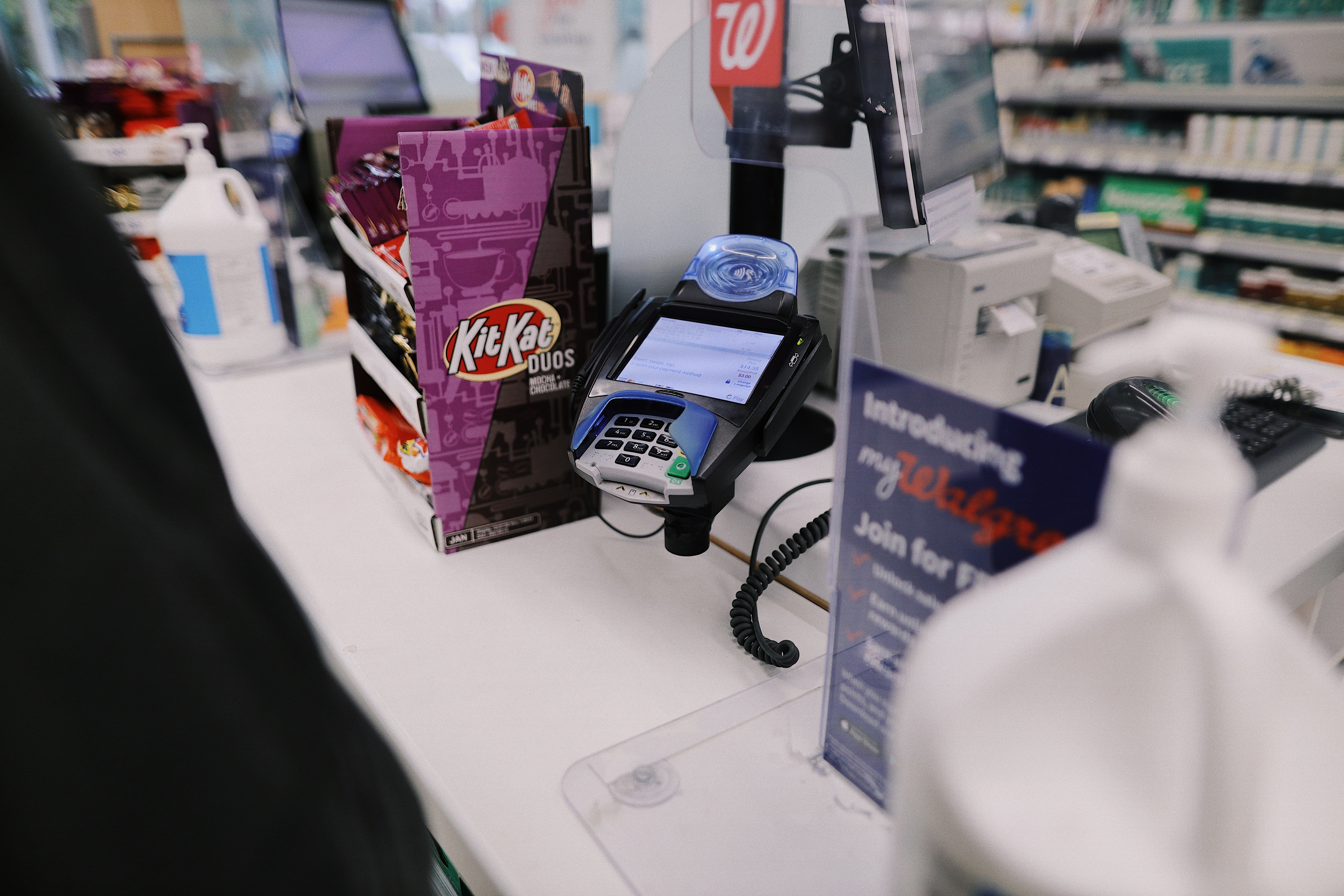 Anne got a part-time job as a teller. | Source: Pexels