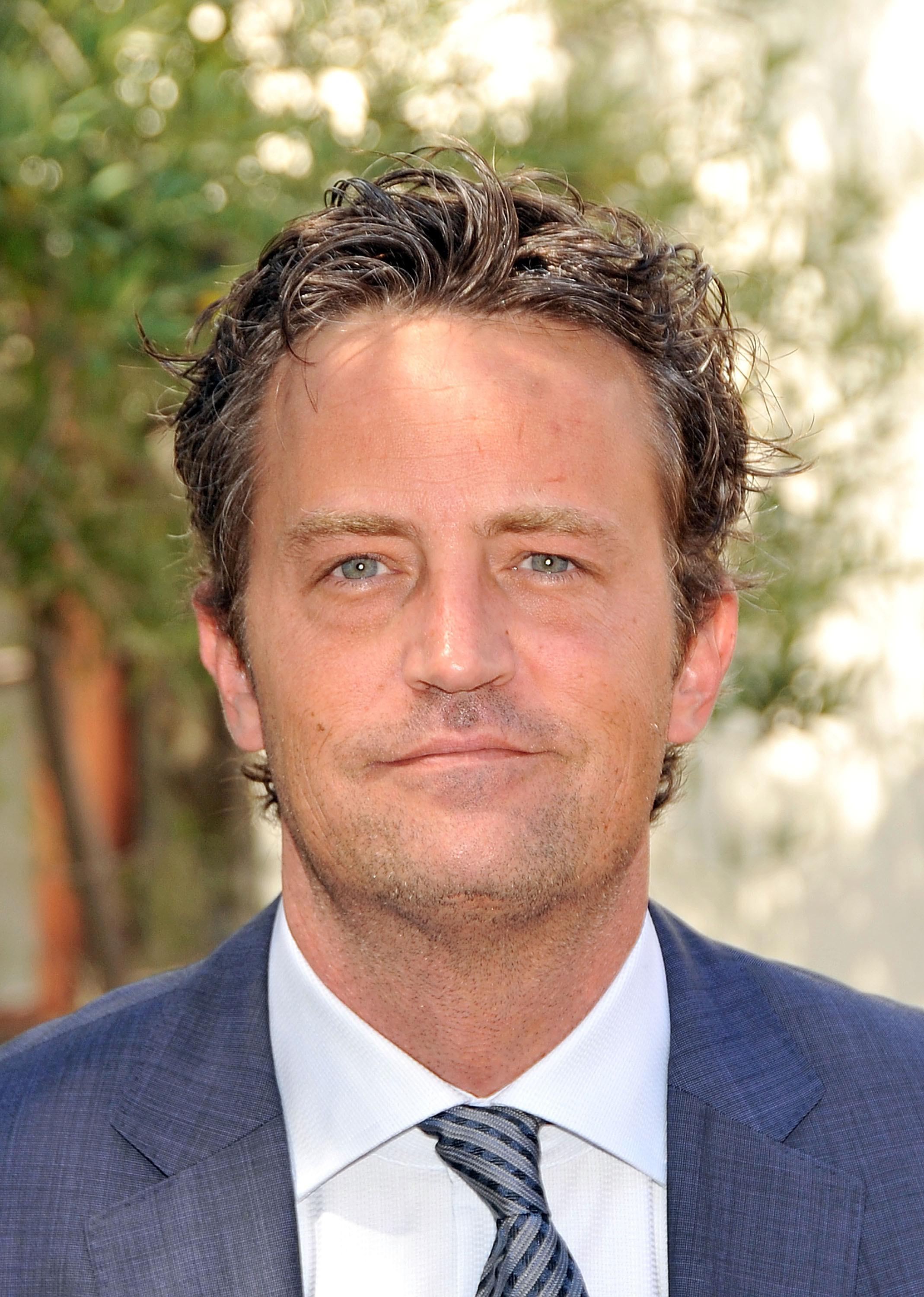 Matthew Perry at the 13th Annual Lili Claire Foundation Garden Party Benefit Luncheon on October 3, 2010, in Brentwood, California | Source: Getty Images