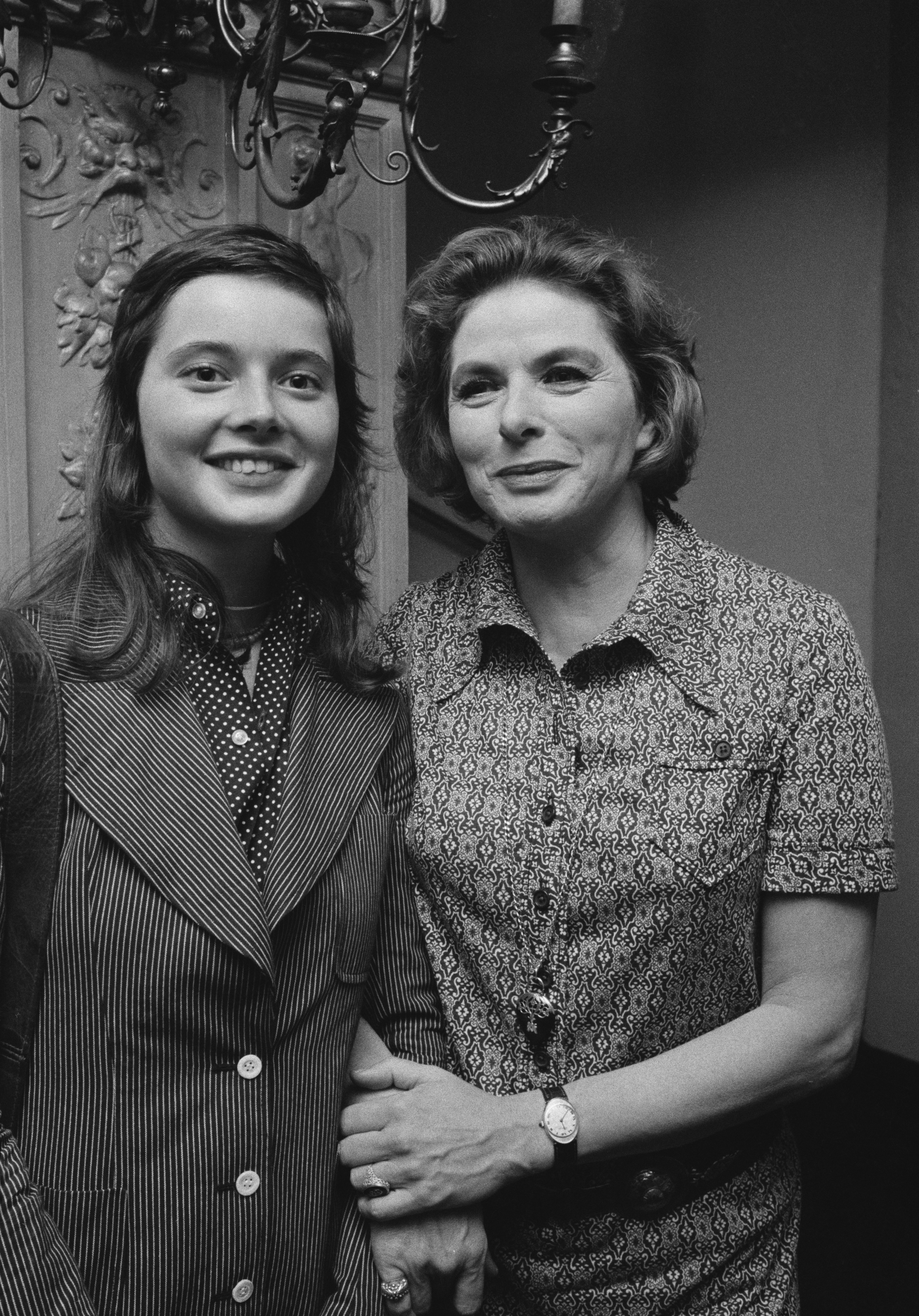 Ingrid Bergman with Isabella Rossellini in the United Kingdom, 1971 | Source: Getty Images