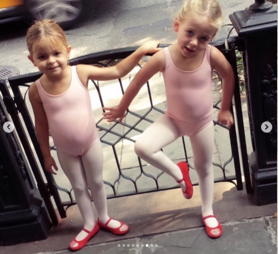 Tabitha and Marion pose in matching ballet outfits on the stoop of a New York townhouse in another childhood photo shared by Sarah Jessica Parker. | Source: Instagram/sarahjessicaparker
