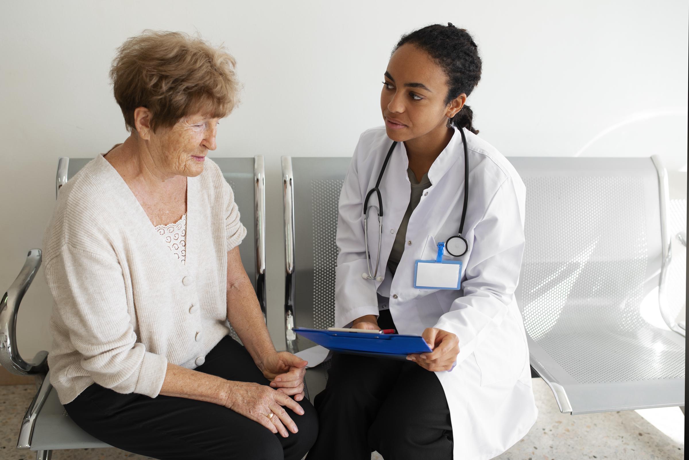 A doctor talking to a patient | Source: Freepik