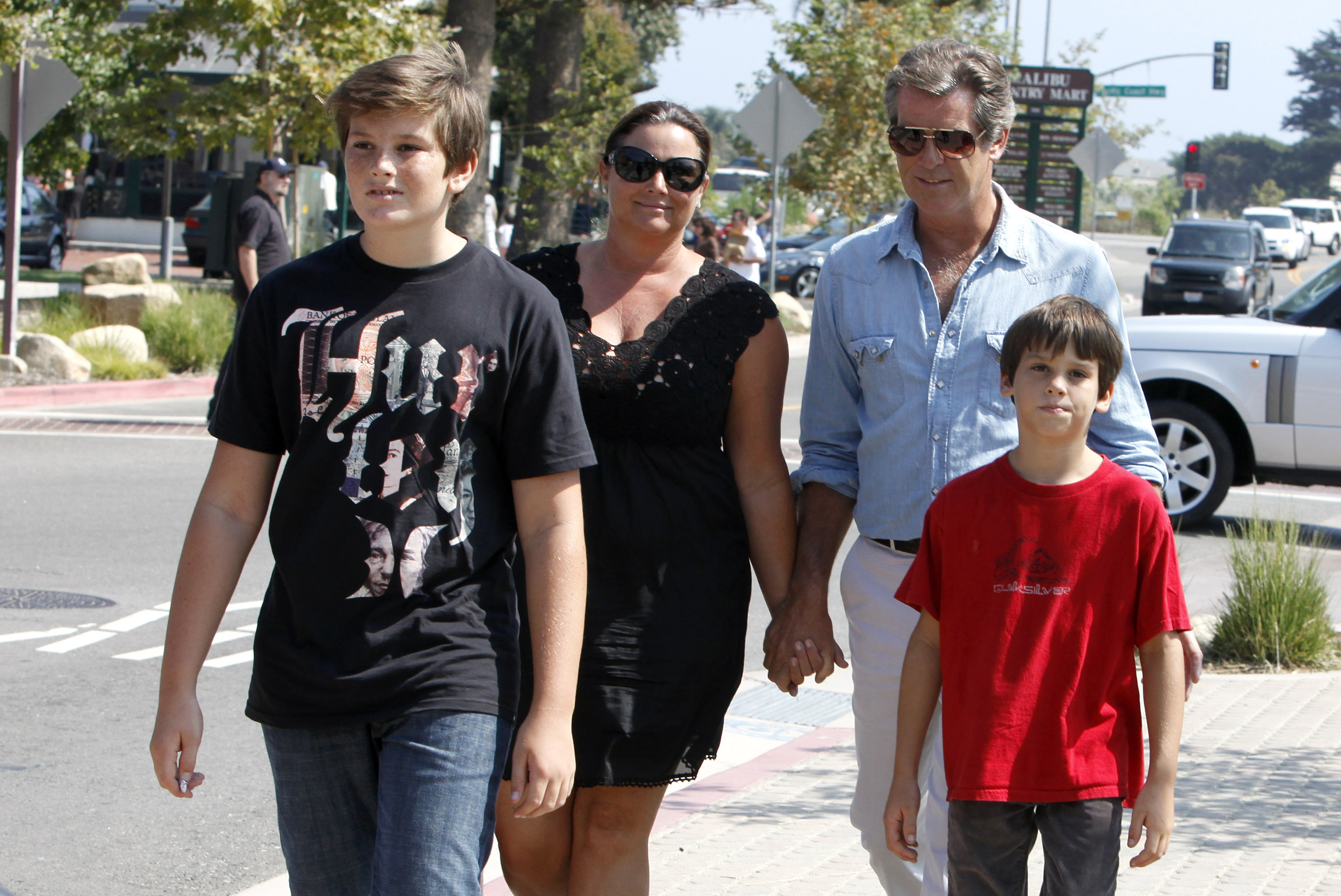 Pierce Brosnan and Keely Shaye Smith with their sons Dylan and Paris spotted in Malibu on August 9, 2009 in Los Angeles, California | Source: Getty Images