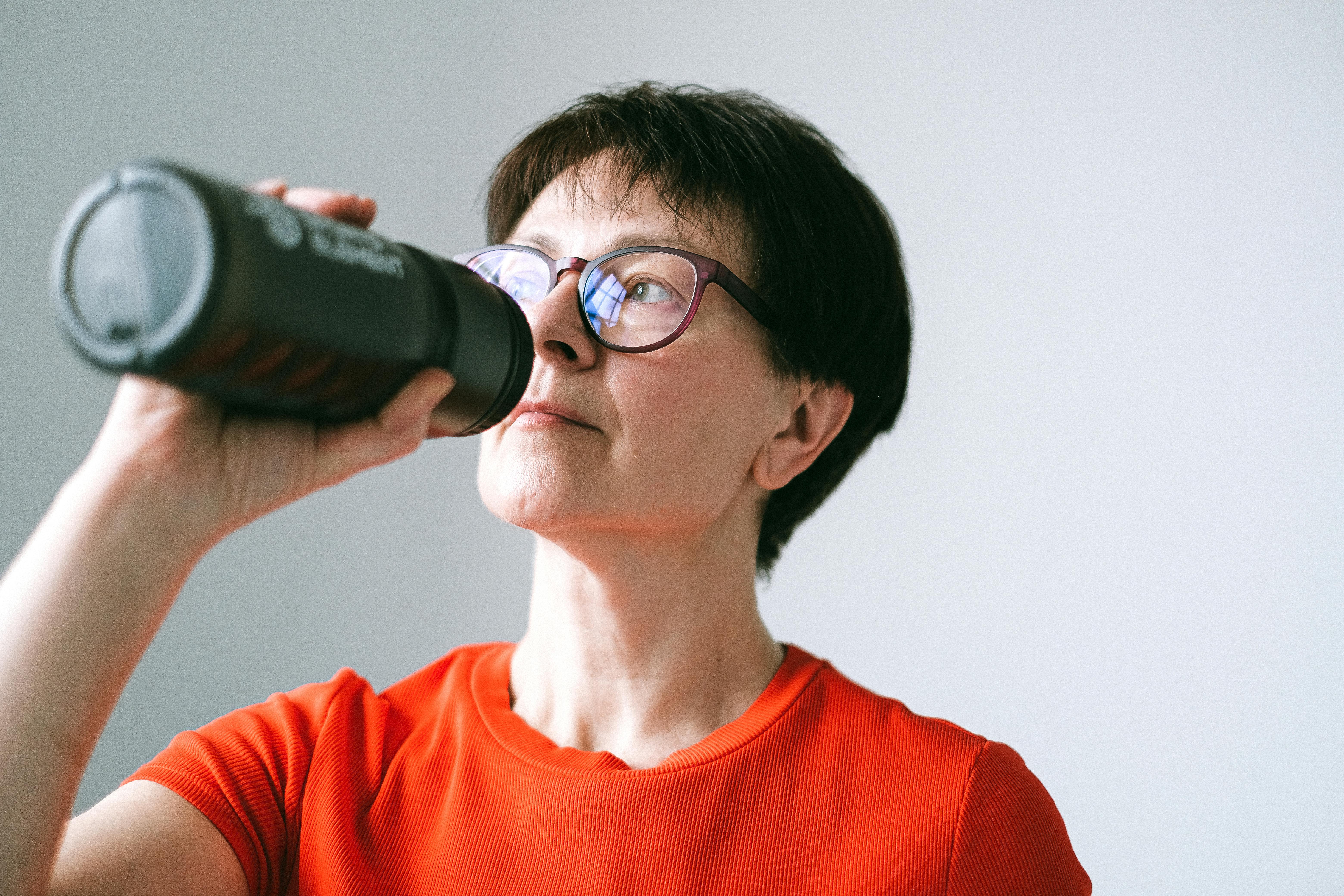 A woman drinking water from her water bottle | Source: Pexels