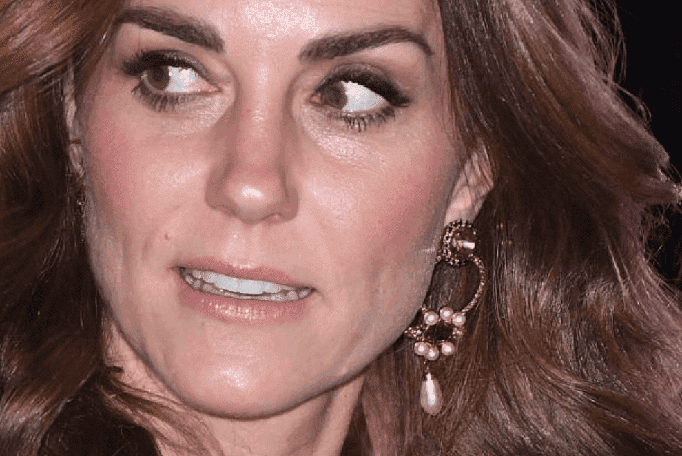 Kate Middleton shows off her Erdem earrings as she leaves the Royal Variety Performance with Prince William, at the London Palladium on November 18, 2019 in London, England | Source: Getty Images (Photo by Karwai Tang/WireImage)