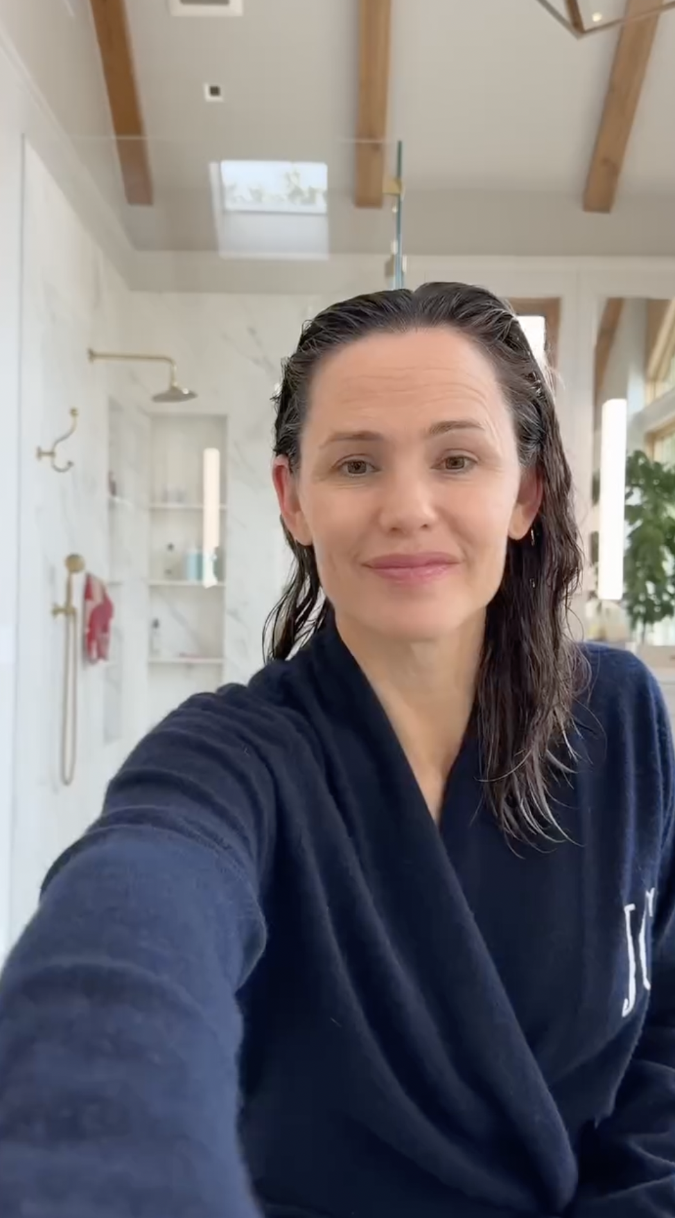 Inside Jennifer Garner's primary bathroom from a post dated May 17, 2024. | Source: Instagram/jennifer.garner