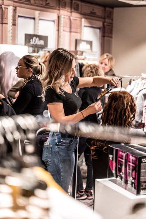 A photo of a woman at the salon with a hairdresser | Photo: Pexels