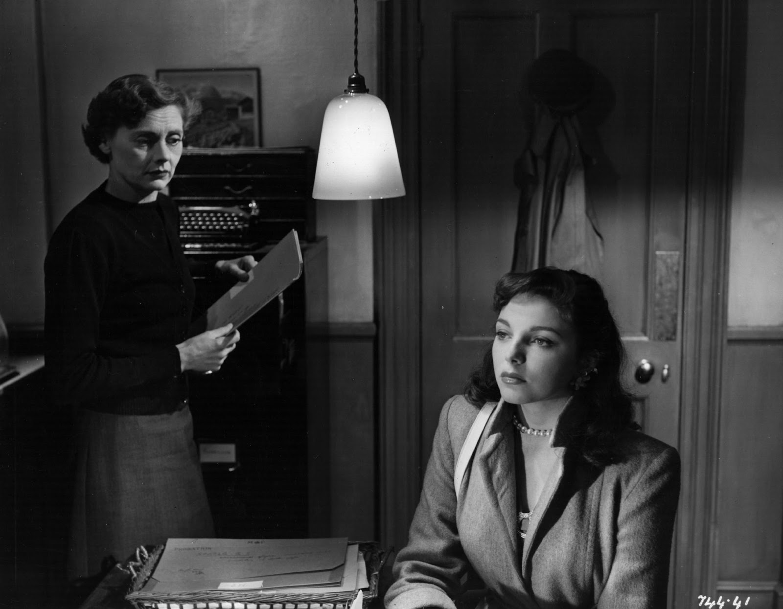 Celia Johnson and Joan Collins filming "I Believe In You" circa 1952. | Source: Getty Images