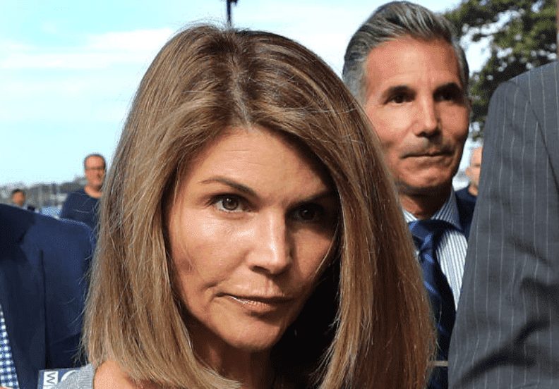 Lori Loughlin and her husband, Mossimo Giannulli are swarmed by press as they leave the John Joseph Moakley United States Courthouse, on Aug. 27, 2019, Boston | Source: John Tlumacki/The Boston Globe via Getty Images