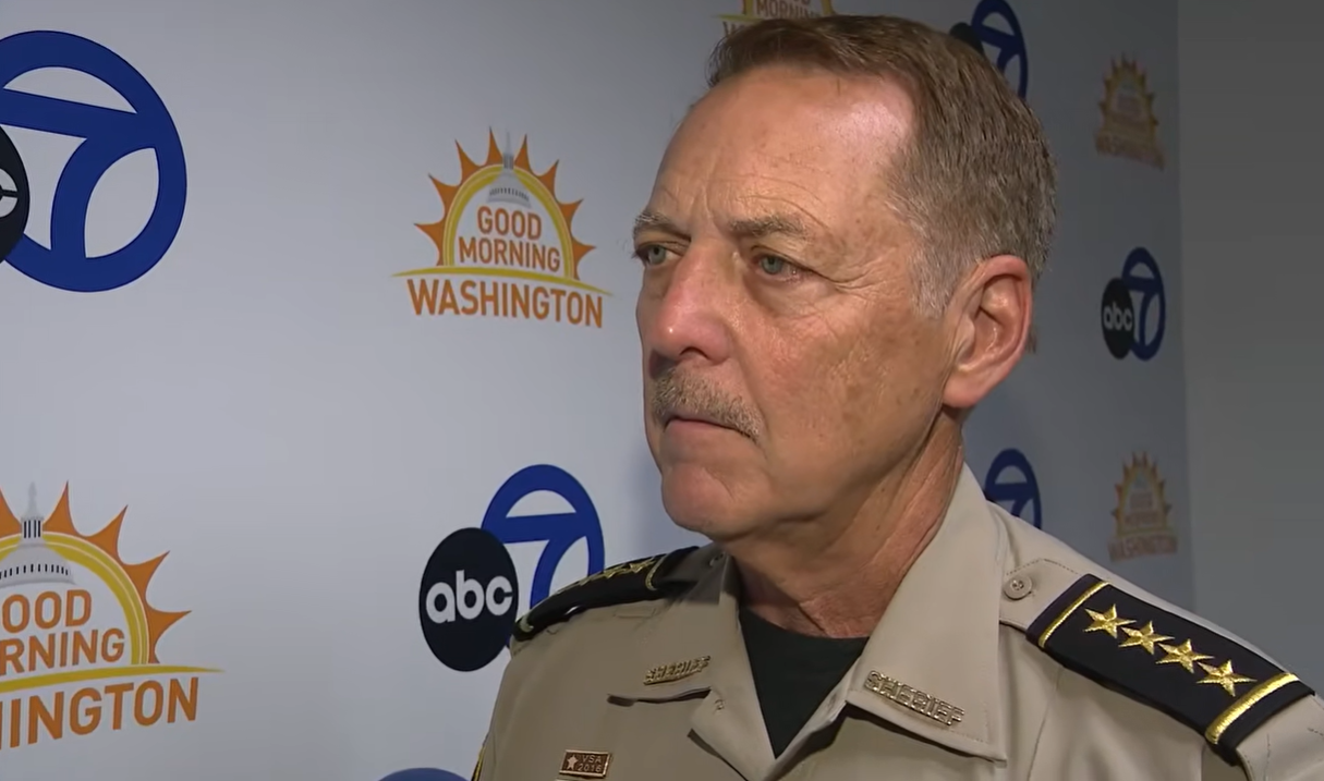 Loudoun County Sheriff Mike Chapman speaks during a media briefing before confirming that Mia Bieniemy was in stable condition at a nearby hospital. | Source: YouTube/ ABC 7 News - WJLA