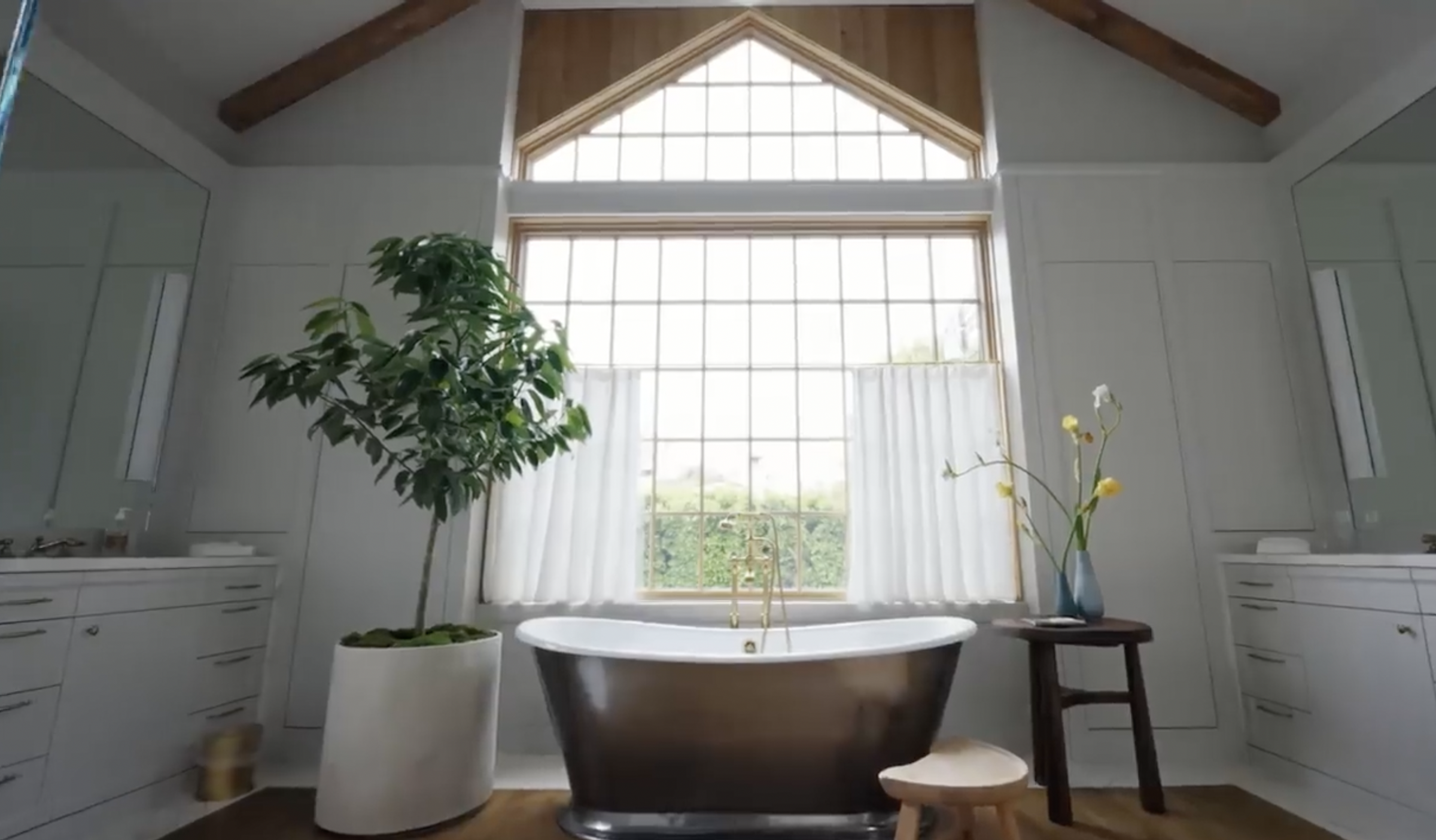 Inside Jennifer Garner's primary bathroom post dated September 3, 2024. | Source: YouTube/Architectural Digest