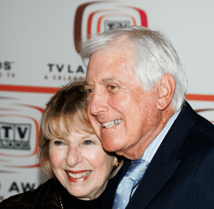 Monty Hall and his spouse Marilyn Hall arrive at the 2006 TV Land Awards in Santa Monica, California | Photo: Getty Images