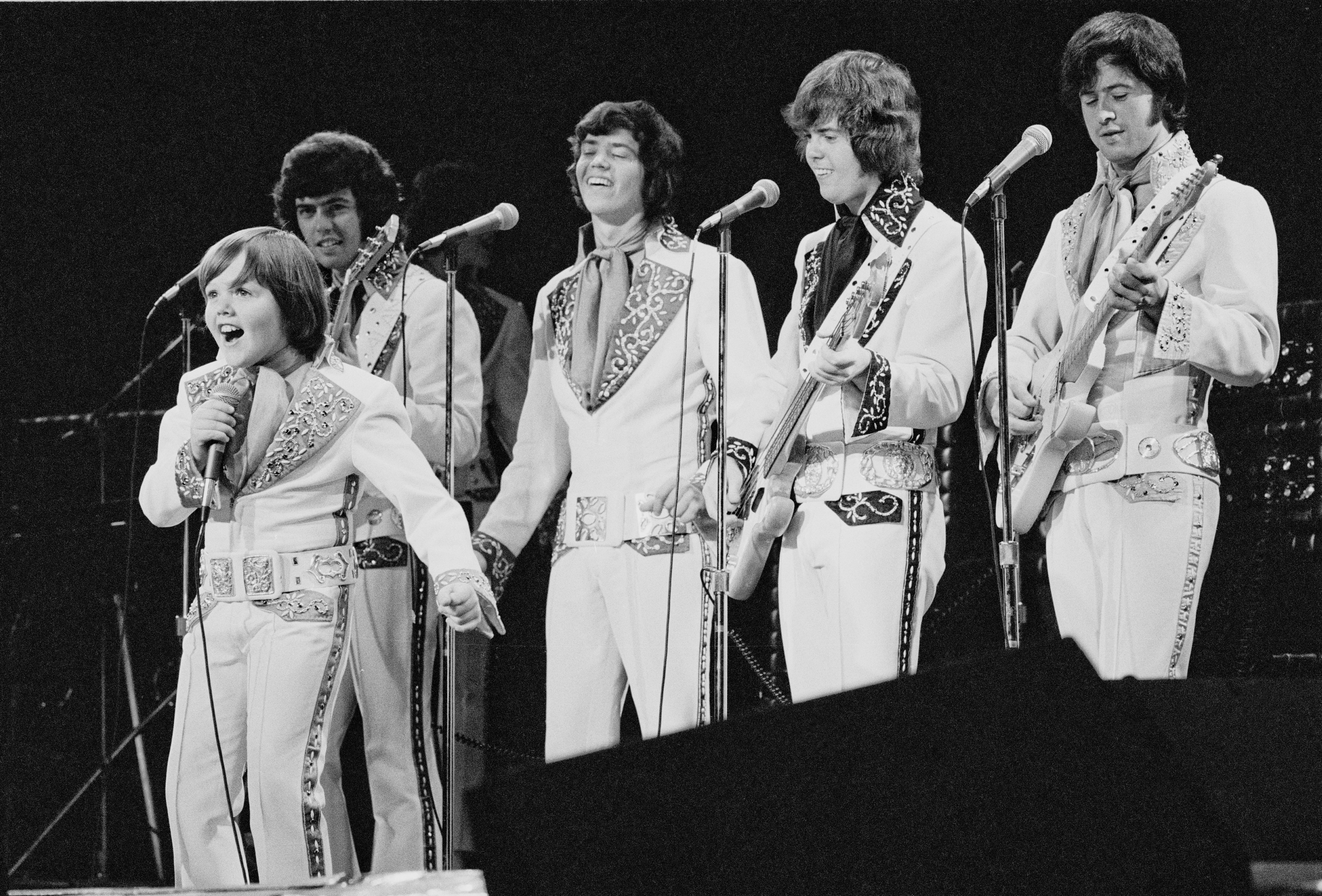 Pop group The Osmonds from: (L-R), Jimmy Osmond, Alan Osmond, Donny Osmond, Merrill Osmond and Wayne Osmond performing at the Rainbow Theatre on November 4, 1972 in London. | Source: Getty Images