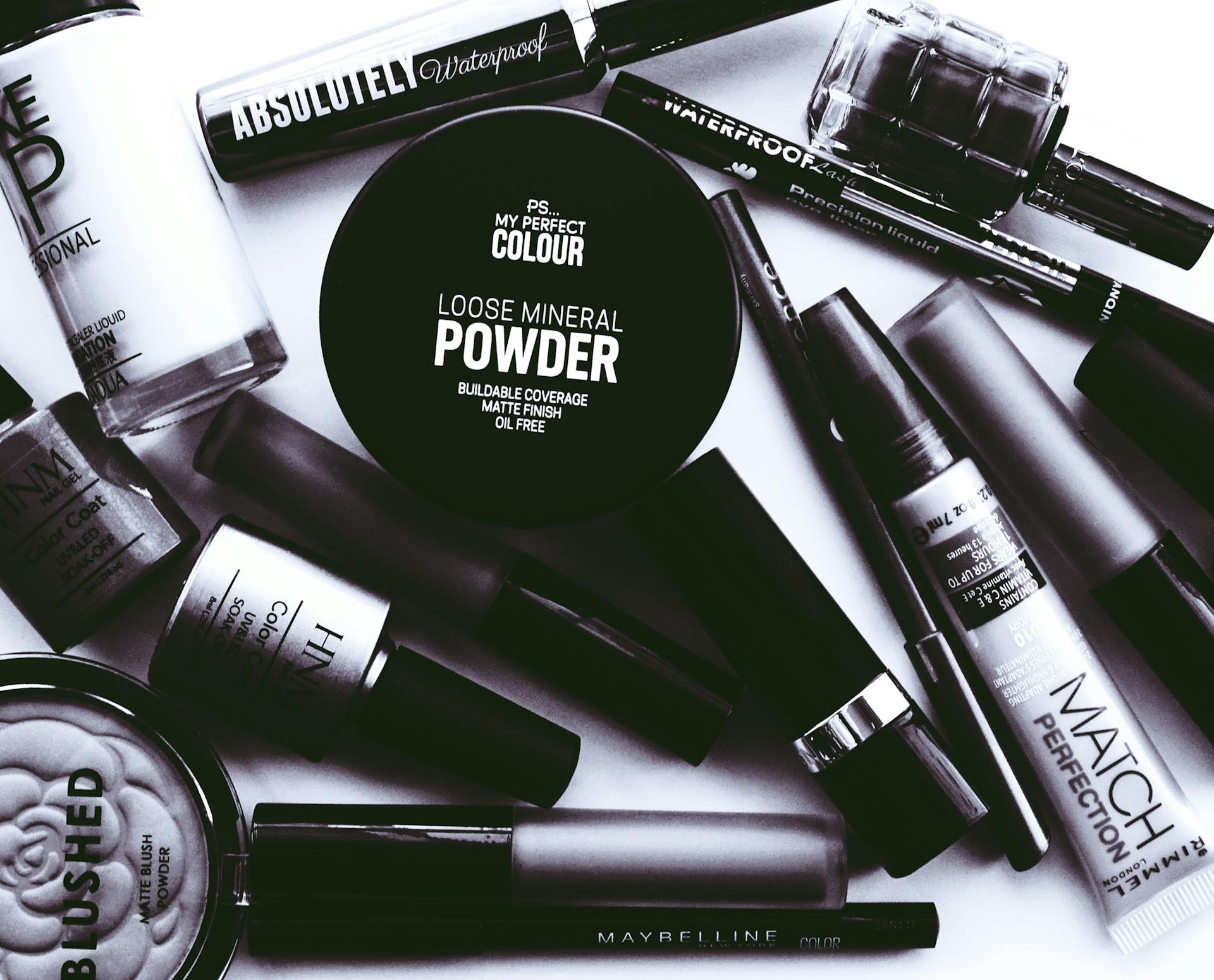 A monochrome photo of makeup products | Source: Pexels