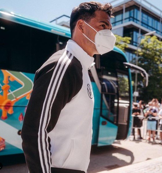 Mats Hummels teilt ein Foto von sich selbst auf Ihrem Instagram-Profil, während der Ankunft in München vor dem EM-Spiel zwischen Deutschland und Frankreich am 15.06.2021. I Quelle: instagram.com/aussenrist15